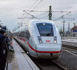 Der zw�lfteilige ICE 4 der Baureihe 412.0, Tz 9039, erreicht am 08 Dezember 2022 p�nktlich, als ICE 599 (Berlin Gesundbrunnen - Leipzig Hbf – Eisenach – Fulda - Frankfurt (Main) Hbf -
