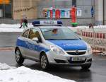 Diese kleinen blauen Opel Corsa sind die Fahrzeuge der Berliner Polizei für den speziellen Objektschutz, 13.02.10 Berlin-Pankow.