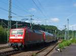 120 207-6 schieb den RE 9 (Rhein-Sieg-Express) am 20.08.2011 vom Bf Betzdorf/Sieg weiter in Richtung K�ln.