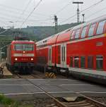 Begegungsverkehr des Rhein-Sieg-Expresses in Scheuerfeld/Sieg am 22.08.2011.