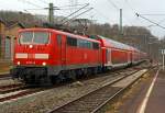   Die 111 150-9 (91 80 6111 150-9 D-DB) der DB Regio NRW f�hrt am 05.12.2014 mit dem RE 9 - Rhein Sieg Express (RSX) Aachen - K�ln - Siegen in den Bahnhof Betzdorf/Sieg ein.