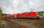   Die 111 158-2 (91 80 6111 158-2 D-DB) der DB Regio NRW mit dem RE 9  - Rhein-Sieg-Express (Aachen – Köln - Siegen) erreicht nun bald (am 22.10.2016) den Bahnhof Betzdorf/Sieg.