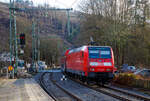 Die 146 003-9 (91 80 6146 003-9 D-DB) der DB Regio NRW schiebt den RE 9 rsx - Rhein-Sieg-Express (Siegen – K�ln – Aachen) am 17.01.2023 vom Bahnhof Kirchen (Sieg) Steuerwagen voraus weiter