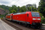 Die 146 001-3 (91 80 6146 001-3 D-DB) der DB Regio NRW schiebt am 10 Juni 2024, den RE 9 - Rhein Sieg Express (RSX) Siegen - K�ln – Aachen, vom Bahnhof Kirchen (Sieg) weiter in Richtung K�ln,