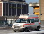 Krankentransportunternehmen First Aid mit einem VW TDI Krankentransportfahrzeug, 06.02.12 Berlin Putlitzbrcke.