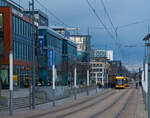 Straßenbahn Dresden der DVB - Dresdner Verkehrsbetriebe AG, blick auf die Haltestelle Hauptbahnhof Dresden (Wiener Platz) am 08.12.2022.
