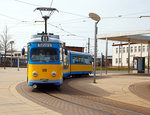 
Der Triebwagen 508 der Th�ringerwaldbahn und Stra�enbahn Gotha GmbH (TWSB), ein Duewag-Gelenkwagen vom Typ GT8-NF, f�hrt am 30.04.2016 von der Station Hauptbahnhof Gotha, als Linie 4 „Waldbahn“ los in Richtung Tabarz. 

Der Triebwagen mit niederflurigem Mittelteil wurde 2011 gebraucht von der Stra�enbahn Mannheim �bernommen. Es ist ein Umbau (1991/92) aus einem  Duewag GT6 der Baujahre 1961–64. 

Im Vorfeld des Umbaus von 23 D�wag GT6 zu GT8-NF wurden zur Gewinnung von Drehgestellen und Drehkranzbr�cken 5 D�wag GT6 aus Ludwigshafen und 18 D�wag GT6 aus Mannheim verschrottet. Anschlie�end wurden in der ZWM (Zentralwerkstatt f�r Verkehrsmittel Mannheim GmbH) die GT6 mit von der Firma DUEWAG erstellten Niederflurmittelteilen zu GT8-NF erweitert, neu lackiert und der Innenraum modernisiert.