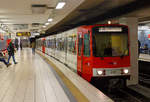   Zwei gekuppelte hochflur Stadtbahnwagen vom Typ DUEWAG B80S der KVB (Kölner Verkehrs-Betriebe AG), als Linie 5 zum Heumarkt an der U-Bahn Station Dom/Hauptbahnhof.