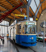   Der Triebwagen 2443 (ex 919) vom Typ M 4.65 der Städtischen Straßenbahnen München (heute Münchner Verkehrsgesellschaft - MVG) (am 16.06.2018) ausgestellt im Verkehrszentrum des