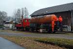 Hier kann man nur noch hin und her fahren: Die Lok 3 der IG Asdorftalbahn am 10.03.2012 in Niederfischbach beim ehem.