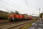 Die 294 590-5 (98 80 3294 590-5 D-DB), ex DB 294 090-6, ex DB 290 090-0, eine remotorisierte V90, der DB Cargo Deutschland AG fährt am 29.12.2021 einen Coilzug vom Rbf Kreuztal in Richtung