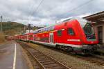   Gezogen von der 120 207-6 (ex 120 136-7) fährt der RE 9   Rhein Sieg Express  (Aachen - Köln - Siegen) am 10.01.2015 vom Bahnhof Betzdorf/Sieg weiter in Richtung Siegen.