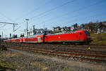Die 146 005-4 (91 80 6146 005-4 D-DB) der DB Regio NRW schiebt den RE 9 (rsx - Rhein-Sieg-Express) Siegen - Köln – Aachen, am 01.04.2021durch Niederschelden in Richtung Betzdorf (Sieg).