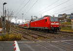 Die 146 001-3 (91 80 6146 001-3 D-DB) der DB Regio NRW f�hrt am 04.12.2021, mit dem RE 9 (rsx - Rhein-Sieg-Express) Aachen - K�ln – Siegen, durch Niderschelden in Richtung Siegen.