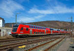 Der RE 9 - Rhein-Sieg-Express (Siegen – Köln - Aachen), fährt am 29.03.2021 steuerwagenvoraus durch Niederschelden (Sieg) in Richtung Betzdorf (Sieg).