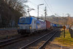 Die SIEMENS Vectron MS 193 538-6 (91 80 6193 538-6 D-BOXX) der boxXpress.de GmbH (Hamburg) f�hrt am 03.03.2023 mit einem Containerzug durch Scheuerfeld (Sieg) in Richtung Siegen.