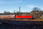 Die 146 001-3 (91 80 6146 001-3 D-DB) der DB Regio NRW schiebt am 26 Dezember 2024, den RE 9 - Rhein Sieg Express (RSX) Siegen - K�ln – Aachen, durch Scheuerfeld/Sieg in Richtung K�ln.