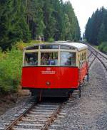Fahrt mit der Oberwei�bacher Bergbahn am 24.08.2013, der Wagen 1 - der Personenwagen der Standseilbahn befindet sich auf Talfahrt und kommt uns in der Mitte (zwischen Obstfelderschmiede und