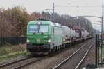 Gr�ner DB Cargo 193 560 durchfahrt Tilburg-Reeshof am 8 Dezember 2021.
