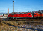 Die DB Cargo 187 139-1(91 80 6187 139-1 D-DB) der DB Cargo AG ist am 15.12.2022 in Kreuztal in der Abstellgruppe abgestellt, davor ist die 152 015-4.