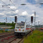 Mit Lichtsignal den Fotografen gr��end, erreicht die 147 578-9 (91 80 6147 578-9 D-DB – IC 4905) der DB Fernverkehr AG, mit dem IC 2321 (Norddeich Mole - M�nster Hbf - Siegen Hbf - Frankfurt am