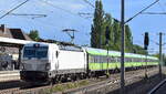 FlixTrain GmbH, München [D] mit der geleasten ELL Vectron  193 937  [NVR-Nummer: 91 80 6193 937-0 D-ELOC] und Wagengarnitur Richtung Berlin Hbf.
