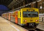   Zwei gekuppelte LHB VT/VS 2E (dieselelektrische Doppeltriebwagen der BR 609.0) der Hessische Landesbahn (HLB) stehen am fr�hen Morgen des 05.10.2015 im Hbf Frankfurt am Main als SE 12  K�nigsteiner