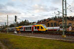 Während der VT 205 Abp (95 80 0640 105-2 D-HEB), in Alstom Coradia LINT 27 der HLB (Hessische Landesbahn) am 11.01.2023, als RB 90  Westerwald-Sieg-Bahn  (Siegen - Betzdorf/Sieg - Au/Sieg -