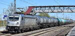 HSL Logistik GmbH, Hamburg [D]  mit der geleasten Akiem Lok  187 011  [NVR-Nummer: 91 80 6187 011-2 D-AKIEM] und einem Kesselwagenzug (für Kerosin) am 22.04.26 Höhe Bahnhof Saarmund.
