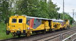 Jumbo Tec GmbH (RHOMBERG SERSA RAIL GROUP) mit der Universal-Stopfmaschine P&T Unimat 08-475/4S (NVR:  D-JT 99 80 9424 007-9 ) und der Schotterplaniermaschine Typ P & T SSP 110 SW (NVR:  D-JT 99 80 9425 035-9 ) am 22.05.26 H�he Berlin Karlshorst.