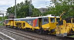Jumbo Tec GmbH (RHOMBERG SERSA RAIL GROUP) mit der Universal-Stopfmaschine P&T Unimat 08-475/4S (NVR:  D-JT 99 80 9424 007-9 ) und der Schotterplaniermaschine Typ P & T SSP 110 SW (NVR:  D-JT 99 80 9425 035-9 ) am 22.05.26 H�he Berlin Karlshorst.