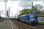 Am 28 April 2016 schleppt mgw 183 500 ein Kesselwagenzug durch Hamburg-Harburg.