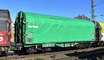 Drehgestellflachwagen mit vier Radsätzen, verschiebbarem Planenverdeck und Lademulden für Coil-/Spaltbandtransporte vom Einsteller On Rail GmbH mit der Nr.