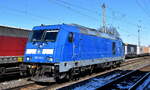 PRESS - Eisenbahn-Bau- und Betriebsgesellschaft Pressnitztalbahn mbH, Jühstadt [D] mit ihrer  285 101-5  [NVR:  92 88 0076 001-1 B-BTK ] am 19.02.25 Höhe Bahnhof Magdeburg-Neustadt.