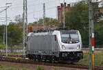 Raildox GmbH & Co. KG, Erfurt [D] f�hrt mit ihrer geleasten Akiem Lok  188 041  [NVR-Nummer: 91 80 6188 041-8 D-AKIEM] im Last Mile Modus zum Abstellpunkt am Rande des Gbf. F�rstenwalde (Spree), 06.10.26 
