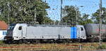 RBP - Rheinische Bahnpersonal- and Verkehrsgesellschaft mbH, Siegburg [D] mit der geleasten Railpool Lok  188 143  [NVR-Nummer: 91 80 6188 143-2 D-Rpool] und einem Kesselwagenzug (f�r Dieselkraftstoff) am 29.08.26 H�he Bahnhof Frankfurt (Oder).