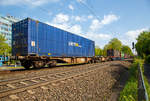 Gelenk-Containertragwagen 33 68 4953 262-5 D-AAEC der Gattung Sggmrs der AAE Cargo AG (heute zur VTG) am 30.04.2019 im Zugverband bei der Durchfahrt in Bonn-Gronau (n�he dem Bf Bonn UN Campus).