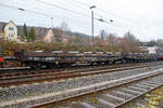 Drehgestellflachwagen mit sechs Rads�tzen, mit Lademulden f�r Coiltransporte (Blechrollen) der Gattung Sahmms-t 710, Nummer 31 80 4871 341-2 RIV D-DB der DB Cargo Deutschland AG, am 08.12.2018 bei