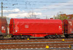 Vierachsiger Drehgestell-Flachwagen mit verschiebbarem Planenverdeck und Lademulden f�r Coiltransporte, 31 80 4676 137-7 D-DB, der Gattung Shimmns-ttu 708.4, der DB Cargo am 14.04.2018 im Zugverband