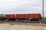Vierachsiger offener 750mm-Schmalspur-Drehgestell-Güterwagen 97-21-17 der Gattung OOw, der SDG - Sächsische Dampfeisenbahngesellschaft mbH (Fichtelbergbahn), (ex DR 97-21-17) abgestellt am 26 August 2013 beim Bahnhof Cranzahl.

TECHNISCHE DATEN:
Spurweite: 750 mm
Hersteller: Waggon- und Wagenfabrik Hermann Schumann in Zwickau
Baujahr: 1922
Länge über Kupplung: 11.000 mm
Drehzapfenabstand: 6.700 mm
Achsabstand im Drehgestell: 1.300 mm
Länge der Ladefläche: 9.500 mm
Ladefläche: 18,0 m²
Eigengewicht: 7.330 kg
Max. Ladegewicht: 15,0 t / Tragfähigkeit: 15,75 t
Bremse: Köbr.
Handbremse: Ja
Kupplungstyp: Scharfenbergkupplung
