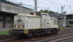 ALS - ALSTOM Lokomotiven Service GmbH, Stendal mit der V 100  202 746-4 , Name:  Tangerm�nde! [NVR-Nummer: 98 80 3202 746-4 D-ALS], aktueller Mieter? hat eine Gleisbaumaschine abgestellt am 07.08.26 H�he Bahnhof Hamburg-Harburg. 