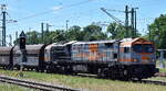 Havell�ndische Eisenbahn AG, Berlin-Spandau (HVLE) mit ihrem Tiger  V 330.4  (NVR:  92 80 1250 004-9 D-HVLE 9 und einem Sch�ttgutwagenzug am 27.05.26 Durchfahrt Bahnhof Dessau Hbf.