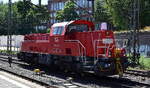 DB Cargo AG, Mainz mit ihrer Voith Gravita 10 BB  261 028-5  (NVR:  92 80 1261 028-5 D-DB ) am 23.06.26 H�he Bahnhof Hamburg-Harburg.