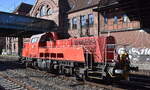 DB Cargo AG, Mainz [D] mit ihrer Voith Gravita 10 BB Lok  261 096-2  (NVR:  92 80 1261 096-2 D-DB ) am 27.08.26 H�he Bahnhof Hamburg-Harburg.