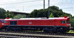 Diese wunderschöne Claas 66  247 016-9  (NVR:  92 80 1266 416-7 D-DB ) der DB Cargo AG, Mainz [D] am Haken von ???? und einem gemischten Güterzug sichtete ich am 09.08.25 Höhe Bahnhof