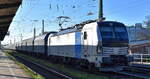 RFO - Rail Force One B.V., Rotterdam [NL] mit der recht neuen geleasten Railpool Vectron  7193 905  [NVR-Nummer: 91 80 7193 905-5 D-Rpool] und einem Coilzug am 06.11.25 Höhe Bahnhof Magdeburg-Neustadt.