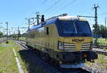 V�llig �berraschend, die Vectron (verwirrende doppelte NVR?) der belgischen Medway Belgium, die  7193 003   (NVR:  91 88 7193 003-1 B-MDWBE ) am 27.05.26 Durchfahrt Bahnhof Dessau Hbf.