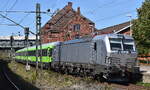 FlixTrain GmbH, M�nchen [D] mit ihrer Vectron  7193 015  [NVR-Nummer: 91 80 7193 015-3 D-FLIX] mit dem FLX 20 bei der Abfahrt nach K�ln Hbf. am 14.08.26 im Bahnhof Hamburg-Harburg.