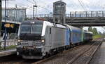 RDC Asset GmbH, Hamburg [D] mit der angemieteten nagelneuen Railpool Vectron  7193 236  [NVR-Nummer: 91 80 7193 236-5 D-Rpool] und drei Liegewagen am 01.09.26 Durchfahrt Bahnhof Berlin-Hohensch�nhausen. Viele Gr��e an den Tf. !!!!