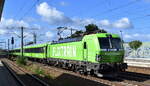 FlixTrain GmbH, M�nchen [D] mit der geleasten Akiem Vectron  7193 003 , Name:  Bayern  [NVR-Nummer: 91 80 7193 003-9 D-FLIX] und Flixtrain Richtung Berlin Hbf. am 06.09.26 H�he Bahnhof Luckenwalde.